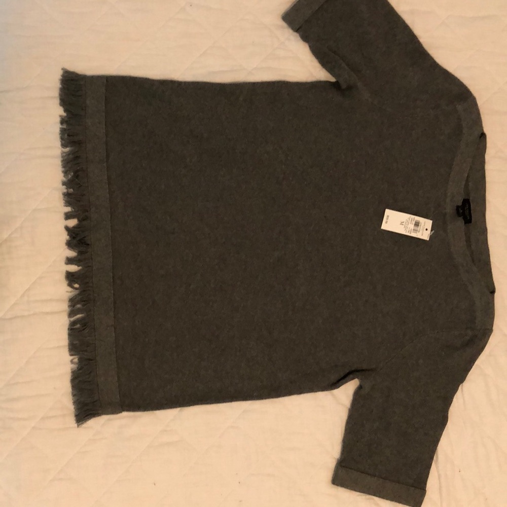 Ann Taylor NWT short sleeve sweater w/ fringe Med